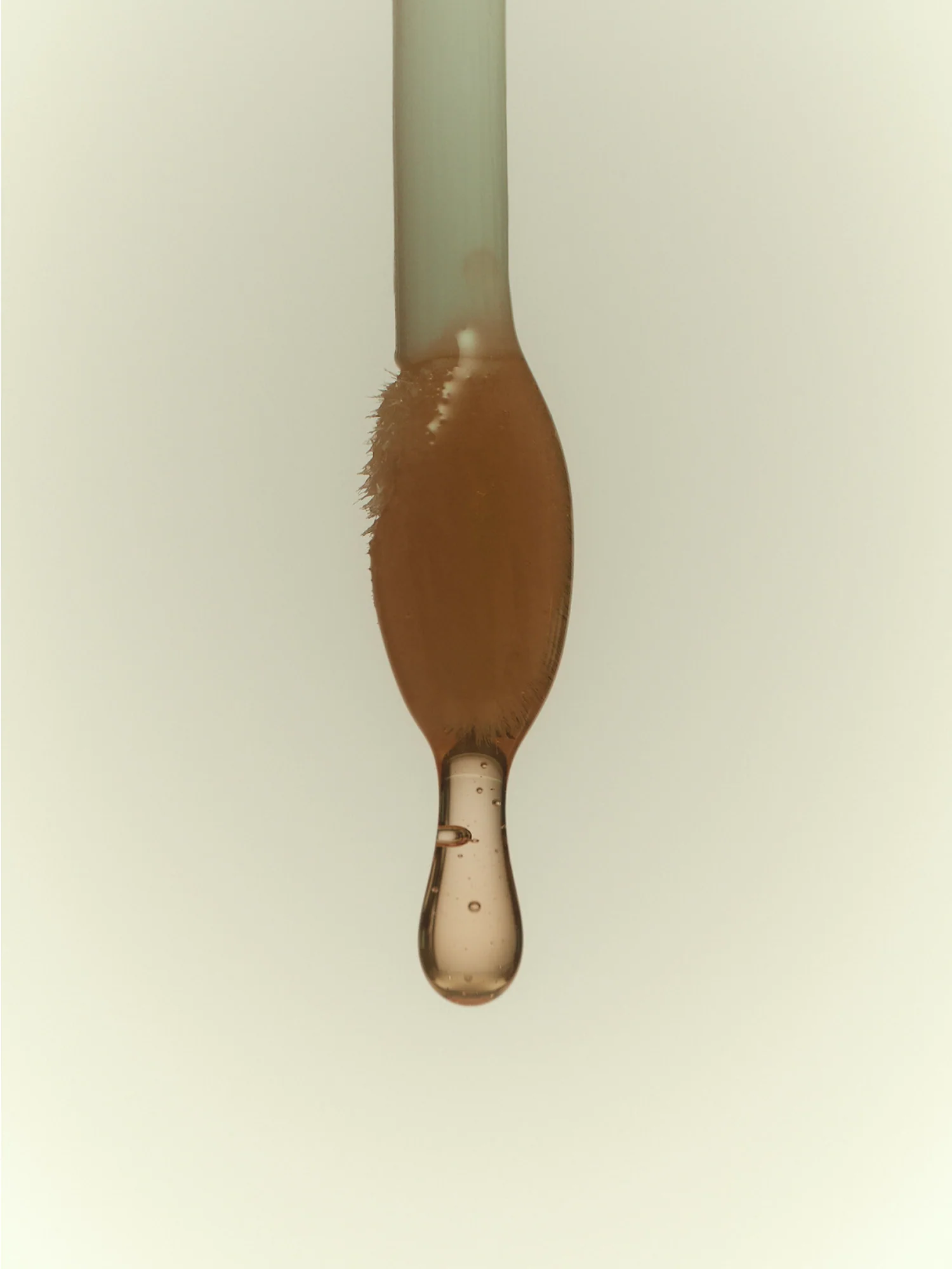 Lipid Lip Hydrating Glossy Oil - Image 5