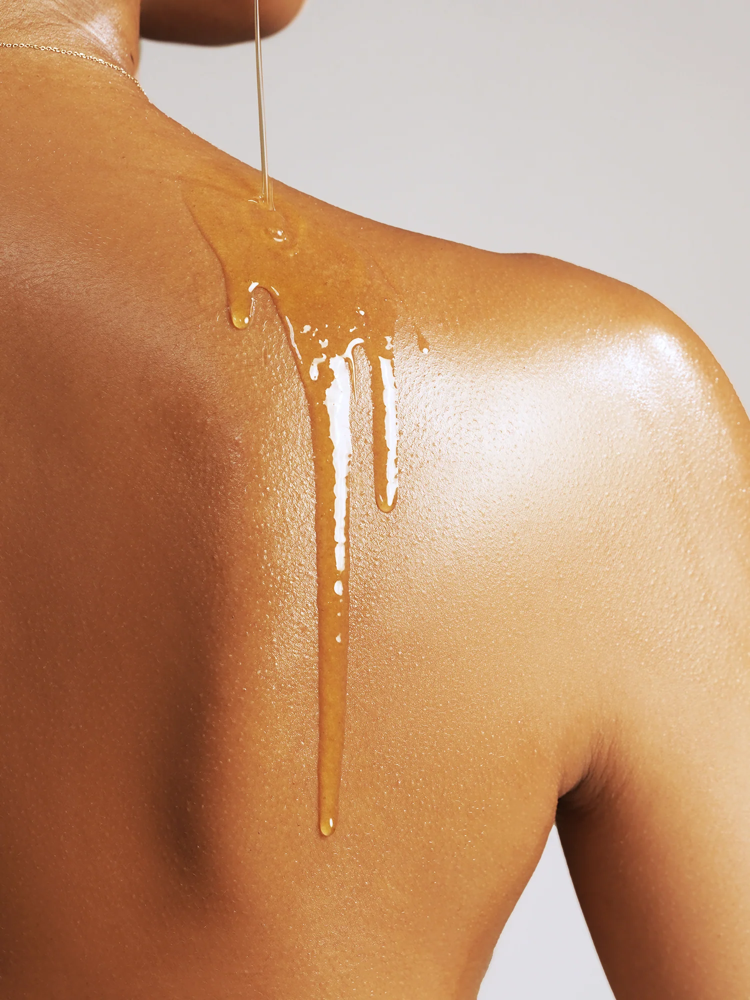 Pure Radiance Body Oil - Image 4